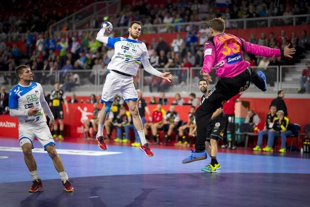 Borut Mackovsek (Nr. 51, Slowenien) im Konter gegen Gonzalo Perez de Vargas (Nr. 33, Spanien). Slowenien - Spanien, Hauptrunde, Handball, EHF Euro 2018, 23.01.18 Varazdin Varazdin Croatia Arena Varazdin Copyright: xAgentur54Gradx xFelixxKoenigx