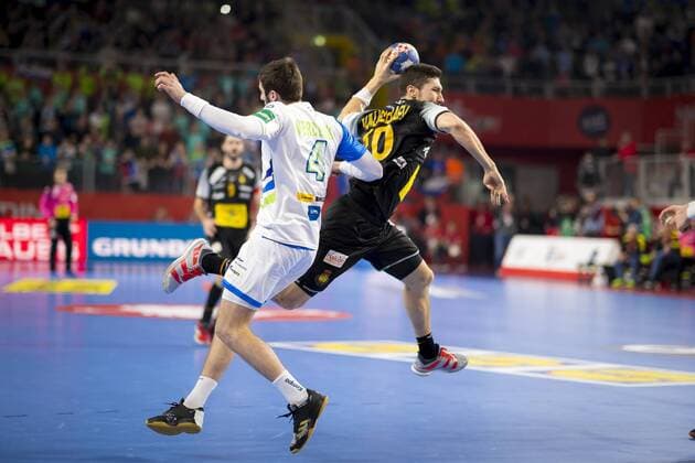 Alex Dujshebaev (Nr. 10, Spanien) gegen Matic Verdinek (Nr. 4, Slowenien). Slowenien - Spanien, Hauptrunde, Handball, EHF Euro 2018, 23.01.18 Varazdin Varazdin Croatia Arena Varazdin Copyright: xAgentur54Gradx xFelixxKoenigx