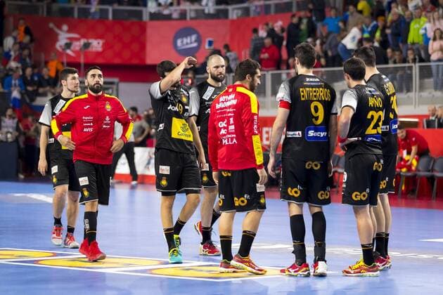 Alex Dujshebaev (Nr. 10, Spanien), Valero Rivera (Nr. 7, Spanien), Ferran Sole (Nr. 49, Spanien), Joan Canellas (Nr. 21, Spanien), Raul Entrerrios (Nr. 9, Spanien), Aitor Arino (Nr. 29, Spanien) und Gedeon Guardiola (Nr. 30, Spanien) nach der Niederlage. Slowenien - Spanien, Hauptrunde, Handball, EHF Euro 2018, 23.01.18 Varazdin Varazdin Croatia Arena Varazdin Copyright: xAgentur54Gradx xFelixxKoenigx
