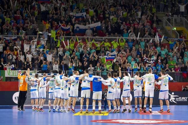 Bilder des Tages - SPORT Die Slowenische Mannschaft freut sich nach dem Sieg. Slowenien - Spanien, Hauptrunde, Handball, EHF Euro 2018, 23.01.18 Varazdin Varazdin Croatia Arena Varazdin Copyright: xAgentur54Gradx xFelixxKoenigx
