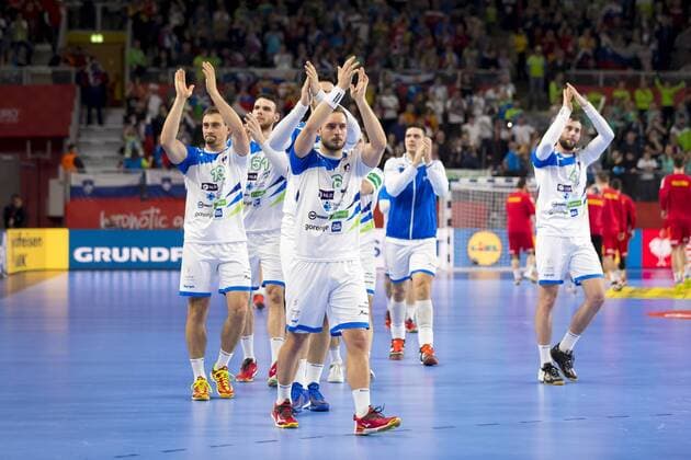 Die Slowenische Mannschaft freut sich nach dem Sieg. Slowenien - Spanien, Hauptrunde, Handball, EHF Euro 2018, 23.01.18 Varazdin Varazdin Croatia Arena Varazdin Copyright: xAgentur54Gradx xFelixxKoenigx