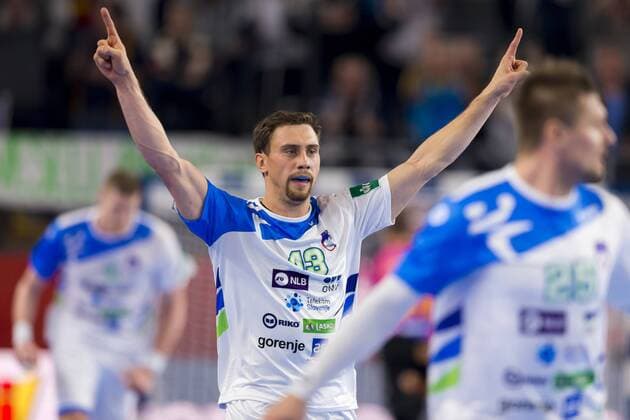 Blaz Blagotinsek (Nr. 3, Slowenien), Darko Cingesar (Nr. 13, Slowenien) und Marko Bezjak (Nr. 25, Slowenien) freuen sich ueber ein Tor. Slowenien - Spanien, Hauptrunde, Handball, EHF Euro 2018, 23.01.18 Varazdin Varazdin Croatia Arena Varazdin Copyright: xAgentur54Gradx xFelixxKoenigx