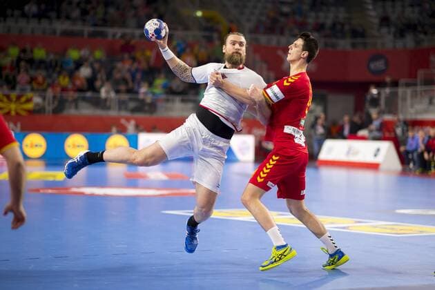 Bilder des Tages - SPORT Pavel Horak (Nr. 13, Tschechien) gegen Filip Taleski (Nr. 11, Mazedonien). Mazedonien - Tschechien, Hauptrunde, Handball, EHF Euro 2018, 23.01.18 Varazdin Varazdin Croatia Arena Varazdin Copyright: xAgentur54Gradx xFelixxKoenigx
