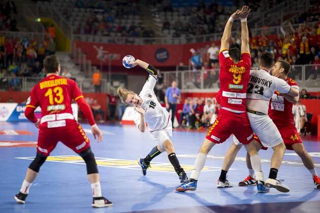Jan Stehlik (Nr. 18, Tschechien) gegen Ace Janovski (Nr. 9, Mazedonien). Mazedonien - Tschechien, Hauptrunde, Handball, EHF Euro 2018, 23.01.18 Varazdin Varazdin Croatia Arena Varazdin Copyright: xAgentur54Gradx xFelixxKoenigx