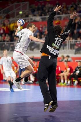 Tomas Cip (Nr. 31, Tschechien) im Konter gegen Torhueter Borko Ristovski (Nr. 16, Mazedonien). Mazedonien - Tschechien, Hauptrunde, Handball, EHF Euro 2018, 23.01.18 Varazdin Varazdin Croatia Arena Varazdin Copyright: xAgentur54Gradx xFelixxKoenigx