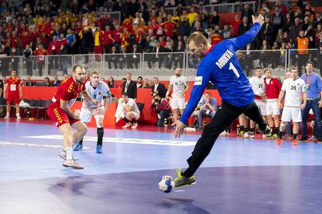 Tomas Mrkva (Nr. 1, Tschechien) pariert den letzten Siebenmeterversuch durch Dejan Manaskov (Nr. 3, Mazedonien) und macht den Sieg sicher. Mazedonien - Tschechien, Hauptrunde, Handball, EHF Euro 2018, 23.01.18 Varazdin Varazdin Croatia Arena Varazdin Copyright: xAgentur54Gradx xFelixxKoenigx