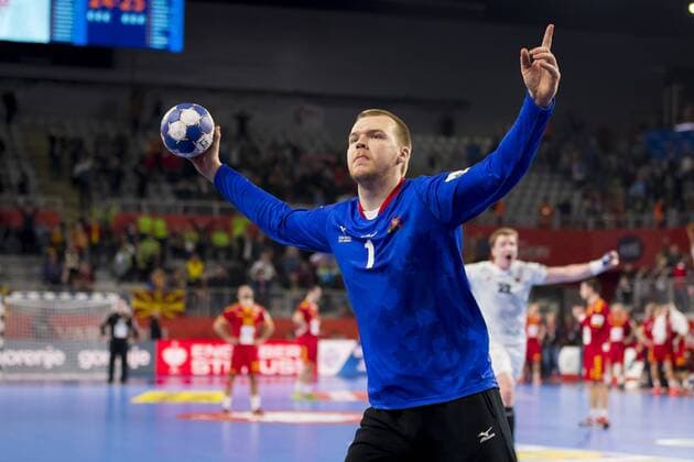 Bilder des Tages - SPORT Tomas Mrkva (Nr. 1, Tschechien) pariert den letzten Siebenmeterversuch durch Dejan Manaskov (Nr. 3, Mazedonien) und macht den Sieg sicher. Mazedonien - Tschechien, Hauptrunde, Handball, EHF Euro 2018, 23.01.18 Varazdin Varazdin Croatia Arena Varazdin Copyright: xAgentur54Gradx xFelixxKoenigx