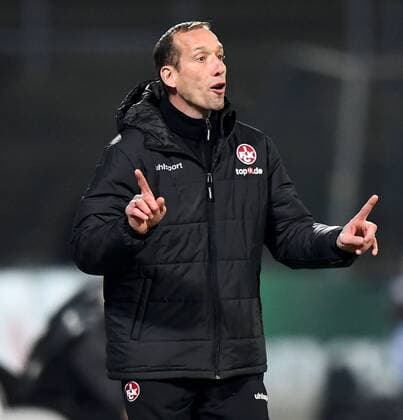 24.01.2018, xfux, Fussball 2.Bundesliga, SV Darmstadt 98 - 1.FC Kaiserslautern, emspor, emonline, deloka, v.l. Trainer Jeff Strasser (1. FC Kaiserslautern) gibt Anweisungen, gestikuliert, mit den Armen gestikulieren gives instructions, gesticulate, gesticolando. Darmstadt