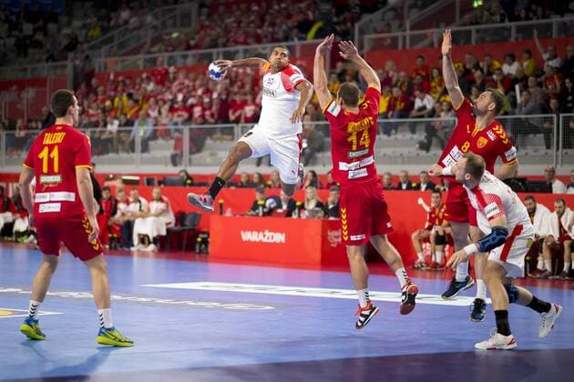 Mads Mensah Larsen (Nr. 22, Daenemark) gegen Velko Markoski (Nr. 14, Mazedonien). Mazedonien - Daenemark, Hauptrunde, Handball, EHF Euro 2018, 24.01.18 Varazdin Varazdin Croatia Arena Varazdin Copyright: xAgentur54Gradx xFelixxKoenigx