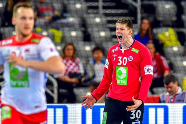 180124 Norges malvakt Torbjorn Bergerud jublar under handbollsmatchen mellan Sverige och Norge under Handbolls-EM 2018 den 24 januari 2018 i Zagreb. Copyright: LUDVIGxTHUNMAN BB180124LT076