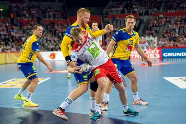180124 Sveriges Jim Gottfridsson och Norges Magnus Jondal under handbollsmatchen mellan Sverige och Norge under Handbolls-EM 2018 den 24 januari 2018 i Zagreb. Copyright: LUDVIGxTHUNMAN BB180124LT090