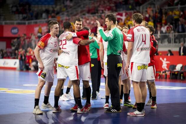 Die daenische Mannschaft freut sich ueber den Sieg. Mazedonien - Daenemark, Hauptrunde, Handball, EHF Euro 2018, 24.01.18 Varazdin Varazdin Croatia Arena Varazdin Copyright: xAgentur54Gradx xFelixxKoenigx