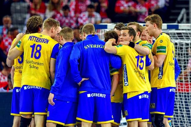 180124 Sverige samlas efter handbollsmatchen mellan Sverige och Norge under Handbolls-EM 2018 den 24 januari 2018 i Zagreb. Copyright: LUDVIGxTHUNMAN BB180124LT118