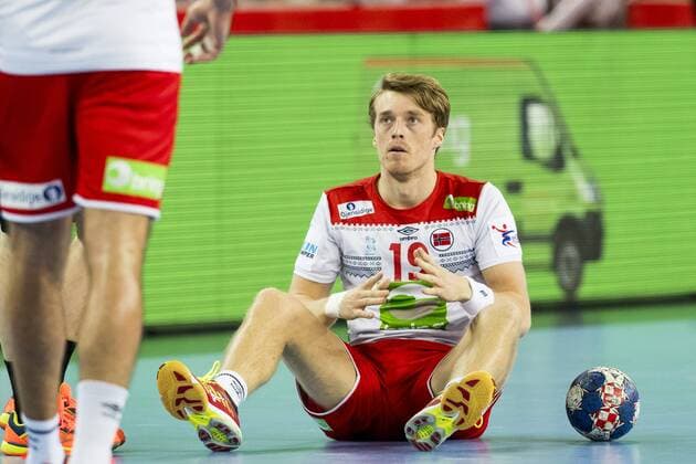 180124 Norges Kristian Bj¿rnsen deppar under handbollsmatchen mellan Sverige och Norge under Handbolls-EM 2018 den 24 januari 2018 i Zagreb. Copyright: LUDVIGxTHUNMAN BB180124LT144