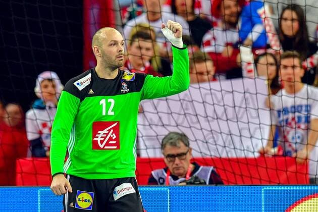 180124 Frankrikes malvakt Cyril Dumoulin jublar under handbollsmatchen mellan Kroatien och Frankrike under Handbolls-EM 2018 den 24 januari 2018 i Zagreb. Copyright: LUDVIGxTHUNMAN BB180124LT154