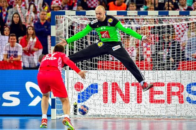 Bilder des Tages - SPORT 180124 Kroatiens +k17+och Frankrikes malvakt Cyril Dumoulin under handbollsmatchen mellan Kroatien och Frankrike under Handbolls-EM 2018 den 24 januari 2018 i Zagreb. Copyright: LUDVIGxTHUNMAN BB180124LT176