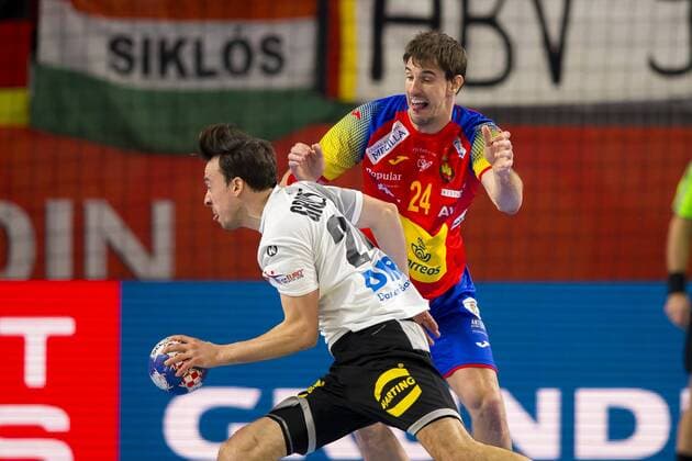 Patrick Groetzki (Nr. 24, Deutschland) gegen Viran Morros de Argila (Nr. 24, Spanien). Deutschland - Spanien, Hauptrunde, Handball, EHF Euro 2018, 24.01.18 Varazdin Varazdin Croatia Arena Varazdin Copyright: xAgentur54Gradx xFelixxKoenigx