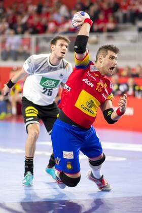 Julen Aguinagalde (Nr. 13, Spanien) gegen Kai Haefner (Nr. 25, Deutschland). Deutschland - Spanien, Hauptrunde, Handball, EHF Euro 2018, 24.01.18 Varazdin Varazdin Croatia Arena Varazdin Copyright: xAgentur54Gradx xJohnxGarvex