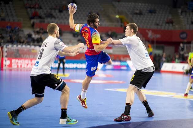 David Balaguer (Nr. 53, Spanien) gegen Finn Lemke (Nr. 6, Deutschland). Deutschland - Spanien, Hauptrunde, Handball, EHF Euro 2018, 24.01.18 Varazdin Varazdin Croatia Arena Varazdin Copyright: xAgentur54Gradx xFelixxKoenigx