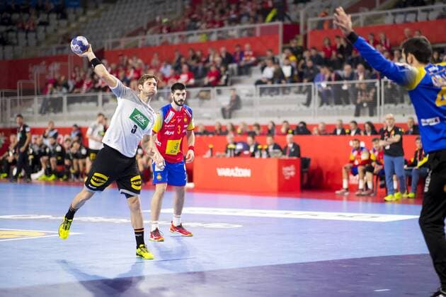 Uwe Gensheimer (Nr. 3, Deutschland) gegen Rodrigo Corrales (Nr. 44, Spanien). Deutschland - Spanien, Hauptrunde, Handball, EHF Euro 2018, 24.01.18 Varazdin Varazdin Croatia Arena Varazdin Copyright: xAgentur54Gradx xFelixxKoenigx