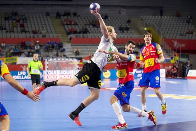 Julius Kuehn (Nr. 35, Deutschland) gegen Raul Entrerrios (Nr. 9, Spanien). Deutschland - Spanien, Hauptrunde, Handball, EHF Euro 2018, 24.01.18 Varazdin Varazdin Croatia Arena Varazdin Copyright: xAgentur54Gradx xFelixxKoenigx