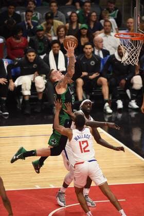 LOS ANGELES, CA - JANUARY 24: Boston Celtics Center Daniel Theis (27) goes up for a shot during an NBA Basketball Herren USA game between the Boston Celtics and the Los Angeles Clippers on January 24, 2018 at STAPLES Center in Los Angeles, CA. (Photo by Chris Williams Icon Sportswire) NBA: JAN 24 Celtics at Clippers Icon0071801240668 EDITORIAL USE ONLY