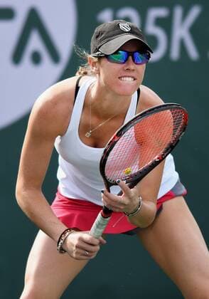 Bilder des Tages - SPORT NEWPORT BEACH, CA - JANUARY 25: Kaitlyn Christian (USA) in action during the first set of a quarterfinals doubles match against Kayla Day (USA) and Caroline Dolehide (USA) in a quarterfinals match during the Oracle Challenger Series tournament played on January 25, 2018 at the Newport Beach Tennis Club in Newport Beach, CA. (Photo by John Cordes Icon Sportswire) TENNIS: JAN 25 Oracle Challenger Series Icon506180125025 EDITORIAL USE ONLY