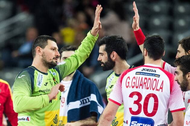 180126 Spaniens Arpad Capar Sterbik jublar under semifinalen mellan mellan Frankrike och Spanien under Handbolls-EM 2018 den 26 januari 2018 i Zagreb. Copyright: FREDRIKxVARFJELL BB180126FV022