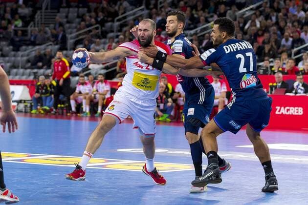 Nedim Remili (Nr. 5, Frankreich) und Adrien Dipanda (Nr. 27, Frankreich) gegen Joan Canellas (Nr. 21, Spanien). Frankreich - Spanien, Halbfinale, Handball, EHF Euro 2018, 26.01.18 Zagreb Zagreb Croatia Arena Zagreb Copyright: xAgentur54Gradx xFelixxKoenigx