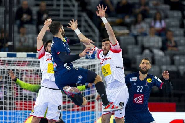 Nikola Karabatic (Nr. 13, Frankreich) und Luka Karabatic (Nr. 22, Frankreich) gegen Eduardo Gurbindo (Nr. 3, Spanien) und Gedeon Guardiola (Nr. 30, Spanien). Frankreich - Spanien, Halbfinale, Handball, EHF Euro 2018, 26.01.18 Zagreb Zagreb Croatia Arena Zagreb Copyright: xAgentur54Gradx xFelixxKoenigx