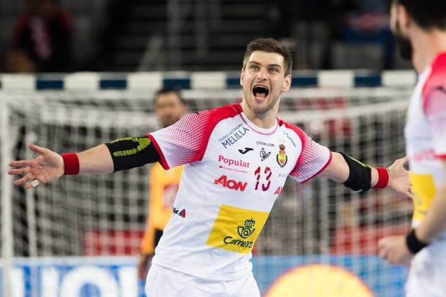 180126 Spaniens Julen Akizu Aguinagalde jublar under semifinalen mellan mellan Frankrike och Spanien under Handbolls-EM 2018 den 26 januari 2018 i Zagreb. Copyright: FREDRIKxVARFJELL BB180126FV039