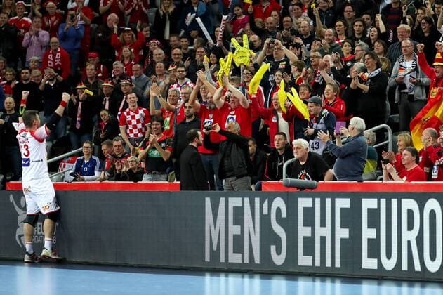 Bilder des Tages - SPORT HANDBALL - EHF EURO 2018, FRA vs ESP ZAGREB,CROATIA,26.JAN.18 - HANDBALL - EHF European Championship EM Europameisterschaft semifinal, France vs Spain. Image shows the rejoicing of Julen Aguinagalde (ESP) and fans of Spain. GEPAxpictures xMaticxKlansek