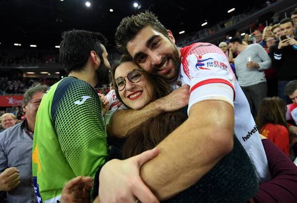 European Handball Championship, semifinal, France - Spain, Spanis tem with their families 26.01.2018., Arena Zagreb, Zagreb, Croatia - 2018 European Men s Handball Championship, semifinal, France - Spain. Spanish players celebrate victory with their families, wifes and children.  MarkoxLukunic PIXSELL