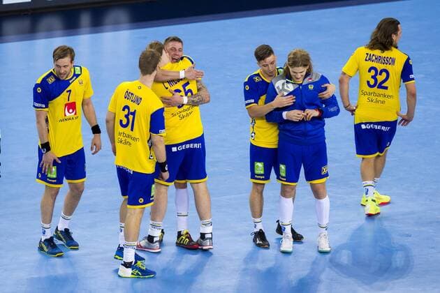 Die daenische Mannschaft feiert den Sieg. Daenemark - Schweden, Halbfinale, Handball, EHF Euro 2018, 26.01.18 Zagreb Zagreb Croatia Arena Zagreb Copyright: xAgentur54Gradx xFelixxKoenigx