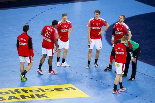 Hans Lindberg (Nr. 18, Daenemark), Mads Mensah Larsen (Nr. 22, Daenemark) ,Morten Toft Olsen (Nr. 25, Daenemark), Magnus Landin Jacobsen (Nr. 4, Daenemark), Rene Toft Hansen (Nr. 19, Daenemark), Niklas Landin Jacobsen (Nr. 1, Daenemark) und Michael Damgaard Nielsen (Nr. 27, Daenemark) nach der Niederlage. Daenemark - Schweden, Halbfinale, Handball, EHF Euro 2018, 26.01.18 Zagreb Zagreb Croatia Arena Zagreb Copyright: xAgentur54Gradx xFelixxKoenigx