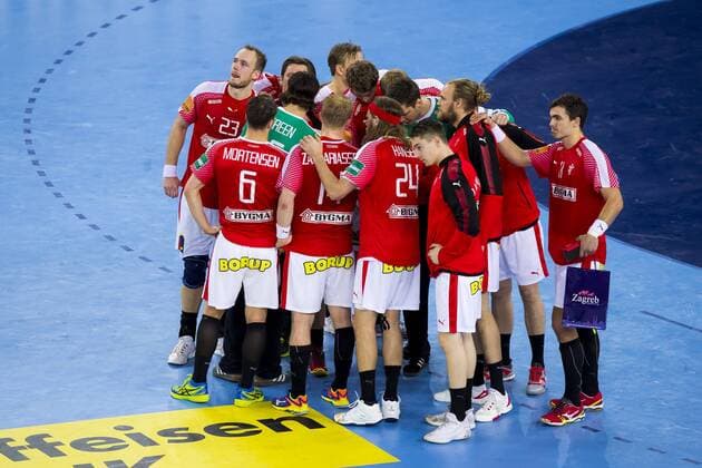 Die daenische Mannschaft nach der Niederlage. Daenemark - Schweden, Halbfinale, Handball, EHF Euro 2018, 26.01.18 Zagreb Zagreb Croatia Arena Zagreb Copyright: xAgentur54Gradx xFelixxKoenigx