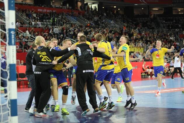 Zagreb, 26 01 2018 - Arena Zagreb, 2018 Men s European Championship EM Europameisterschaft Semi-finals, Denmark (red) - Sweden (yellow) 34:35 
