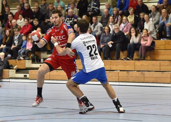 27.01.2018 - Handball - Saison 2017 2018 - Testspiel - Freundschaftsspiel : HC Erlangen HCE - SG BBM Bietigheim - OGo - Michael Haaß Haass (13, HC Erlangen HCE ) Robin Haller (2, SG BBM Bietigheim )