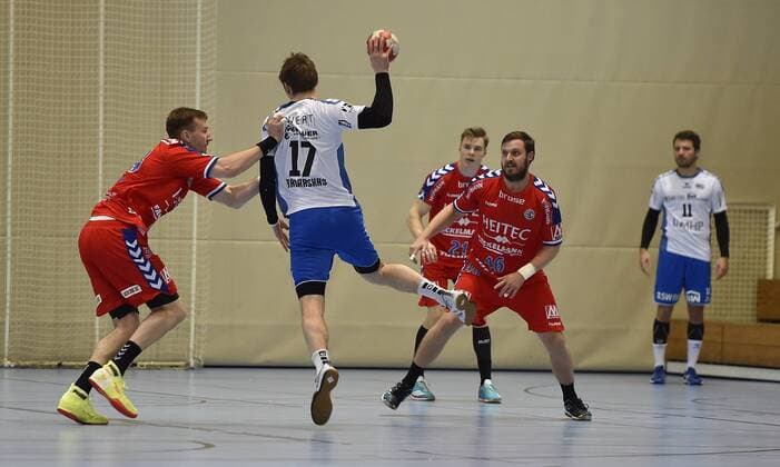 27.01.2018 - Handball - Saison 2017 2018 - Testspiel - Freundschaftsspiel : HC Erlangen HCE - SG BBM Bietigheim - OGo - Nikolai Link (33, HC Erlangen HCE ) Gerdas Babarskas (17, SG BBM Bietigheim ) Jonas Thümmler Thuemmler (46, HC Erlangen HCE ) Christopher Bissel (21, HC Erlangen HCE ) Christian Schäfer (11, SG BBM Bietigheim )