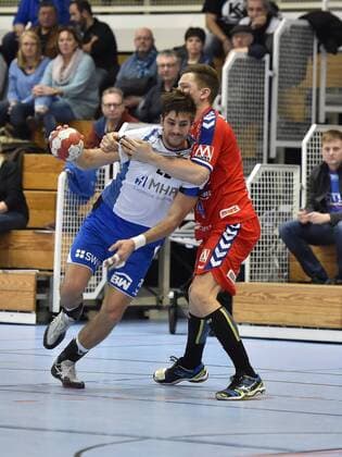 27.01.2018 - Handball - Saison 2017 2018 - Testspiel - Freundschaftsspiel : HC Erlangen HCE - SG BBM Bietigheim - OGo - Paco Barthe (22, SG BBM Bietigheim ) Christoph Steinert (44, HC Erlangen )