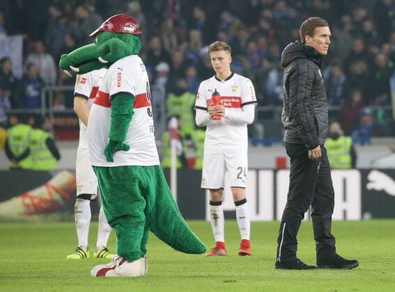 Bilder des Tages - SPORT 27.01.2018, Deutschland, Stuttgart, Fußball Bundesliga 20. Spieltag, Saison 2017 2018 VfB Stuttgart vs. FC Schalke 04 , Enttäuschung VfB , rechts: Trainer Hannes Wolf