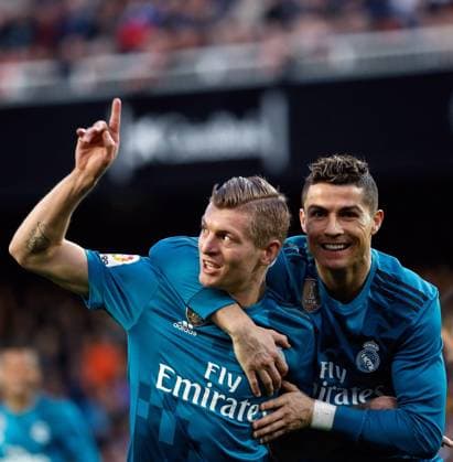 Themen der Woche - SPORT Bilder des Tages - SPORT Real Madrid s German midfielder Toni Kroos (R) celebrates with Portuguese winger Cristiano Ronaldo (R) after scoring 1-4 against Valencia during their Spanish Primera Division game at Mestalla stadium in Valencia, Spain, 27 January 2018. VALENCIA vs REAL MADRID !ACHTUNG: NUR REDAKTIONELLE NUTZUNG!  Copyright: xJuanxCarlosxCardenasx GRAF8704 20180127-636526740752400414