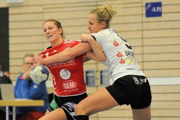 Saskia Putzke (SG H2Ku Herrenberg Kuties 21) gegen Lea Gruber (FSG Waiblingen Korb 9) Handball,Frauen,2.Bundesliga,27.01.2018, Foto:TBaur Eibner Waiblingen Copyright: xEibner-Pressefotox EP_Toba