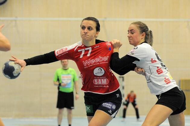 Carolin Tuc (SG H2Ku Herrenberg Kuties 77) gegen Sinah Hagen (FSG Waiblingen Korb 96) Handball,Frauen,2.Bundesliga,27.01.2018, Foto:TBaur Eibner Waiblingen Copyright: xEibner-Pressefotox EP_Toba