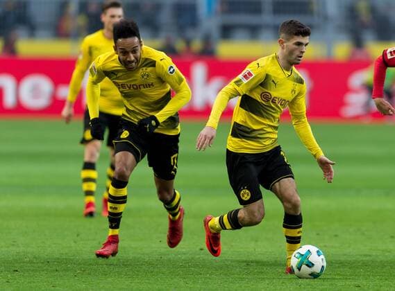 Dortmund, Germany 27.01.2018, 1. Bundesliga 20. Spieltag, BV Borussia Dortmund - SC Freiburg, Auba, Pierre-Emerick Aubameyang (BVB) und Christian Pulisic (BVB) in aktion ( DeFodi001