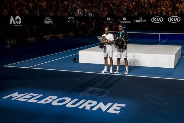Themen der Woche - SPORT Australian Open, Finale, Sieger Roger Federer MELBOURNE, VIC - JANUARY 28: Roger Federer of Switzerland holds his trophy joined by Marin Cilic of Croatia after winning the Final in the 2018 Australian Open on January 28, 2018, at Melbourne Park Tennis Centre in Melbourne, Australia. (Photo by Jason Heidrich Icon Sportswire) TENNIS: JAN 28 Australian Open Icon18012814003 EDITORIAL USE ONLY