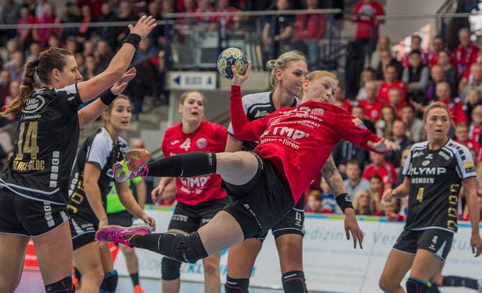 27-01-2018 Nordhausen Champions League Frauen THC Erfurt Bad Langensalza : SG BBM Bietigheim Meike Schmelzer 13(Thueringer HC) beim Wurf . Aktion