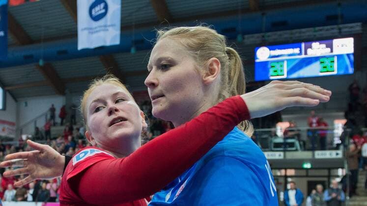 27-01-2018 Nordhausen Champions League Frauen THC Erfurt Bad Langensalza : SG BBM Bietigheim v.l.Meike Schmelzer 13(Thueringer HC) und Jana Krause 01(Thueringer HC) Aktion