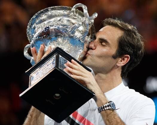 Themen der Woche - SPORT Bilder des Tages - SPORT Sieger ROGER FEDERER (SUI) mit dem Poakl, Siegerehrung Tennis - Australian Open 2018 - Grand Slam ATP Tennis Herren WTA Tennis Damen - Melbourne Park - Melbourne - Victoria - Australia - 28 January 2018. Copyright: xJuergenxHasenkopfx