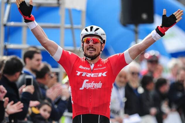 Bilder des Tages - SPORT John Degenkolb ( GER Trek-Segafredo ) holt seinen zweiten Tageserfolg bei der Mallorca Challenge 2018 - Finish - Ziel - Zielsprint - Finale - Jubel - Freude - Emotionen - Querformat - quer - horizontal Event Veranstaltung: Mallorca Challenge 2018 - Trofeo Playa de Palma nach Palma 159.6 km Location Ort: Palma de Mallorca - Mallorca - Spanien Spain - Europe Europa - Date Datum: 28.01.2018